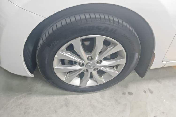 Used Hyundai Elantra (5th Generation / Langdong) 2016 1.6L Automatic Smart Version Left Front Wheel Hub