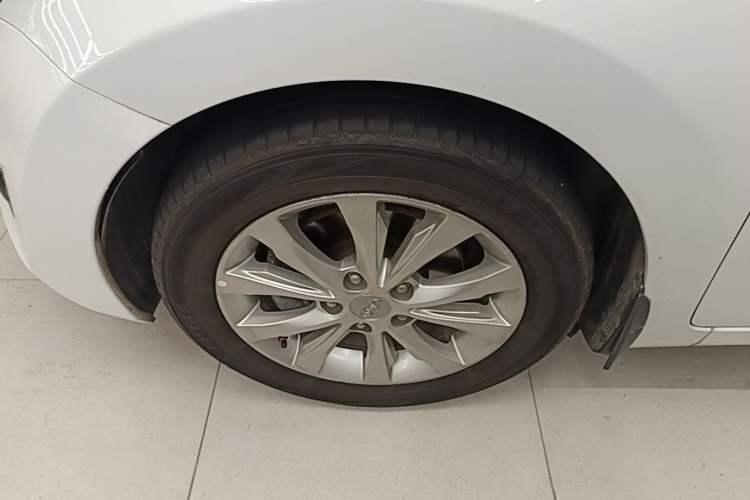 Used Hyundai Elantra (5th Generation / Langdong) 2016 1.6L Automatic Prestige Model Left Front Wheel Hub