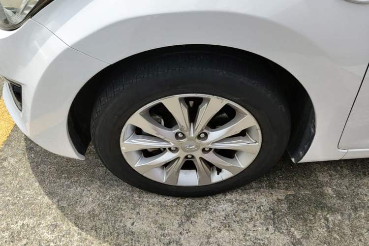 Used Hyundai Elantra (5th Generation / Langdong) 2016 1.6L Automatic Smart Version Left Front Wheel Hub