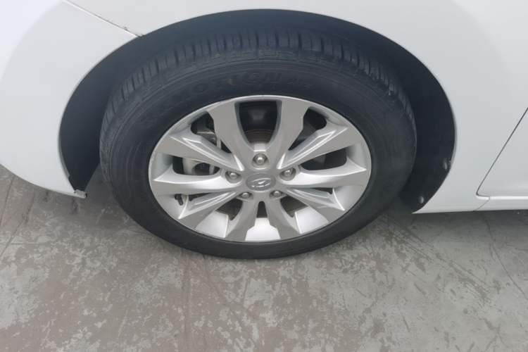 Used Hyundai Elantra (5th Generation / Langdong) 2016 1.6L Automatic Prestige Model Left Front Wheel Hub