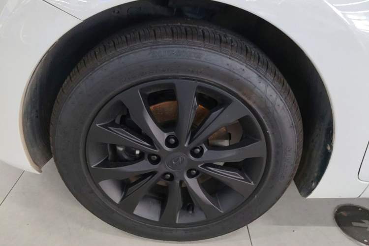 Used Hyundai Elantra (5th Generation / Langdong) 2016 1.6L Automatic Smart Version Left Front Wheel Hub