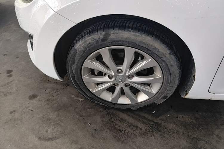Used Hyundai Elantra (5th Generation / Langdong) 2016 1.6L Automatic Prestige Model Left Front Wheel Hub