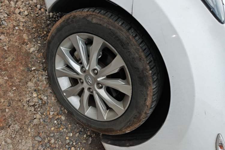 Used Hyundai Elantra (5th Generation / Langdong) 2016 1.6L Automatic Smart Version Left Front Wheel Hub