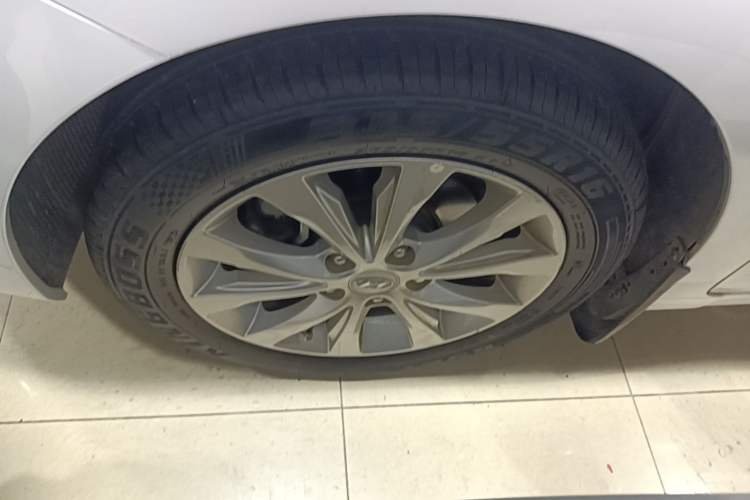 Used Hyundai Elantra (5th Generation / Langdong) 2016 1.6L Automatic Smart Version Left Front Wheel Hub