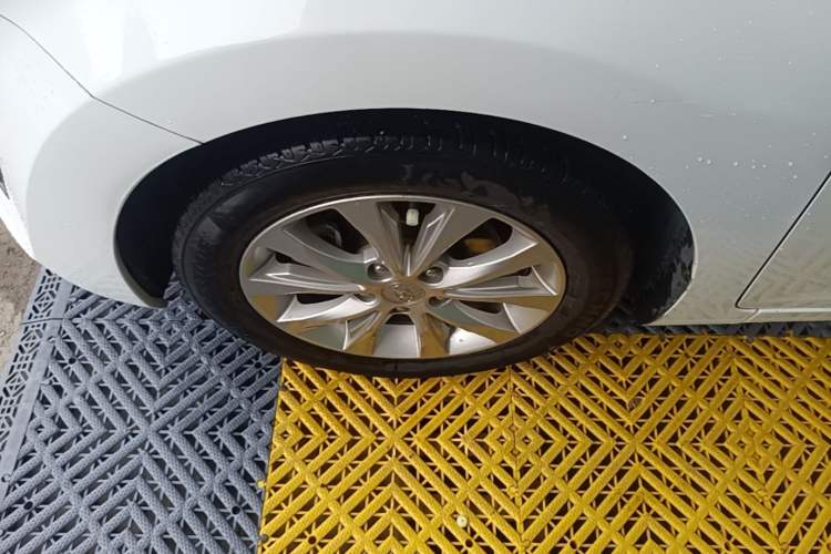 Used Hyundai Elantra (5th Generation / Langdong) 2016 1.6L Automatic Prestige Model Left Front Wheel Hub