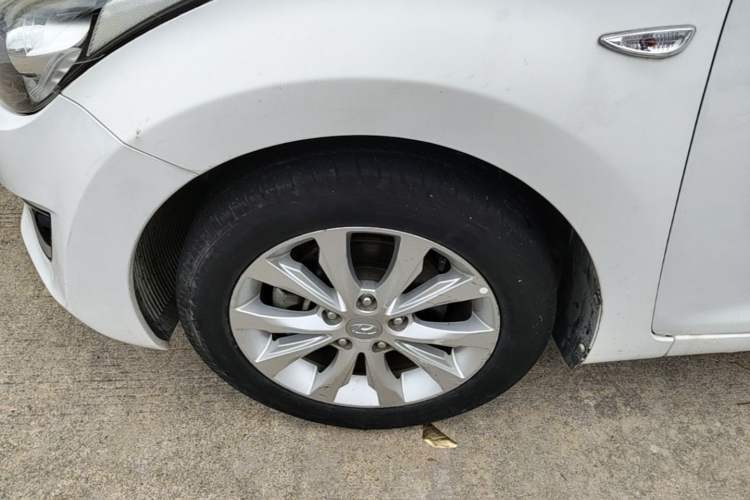 Used Hyundai Elantra (5th Generation / Langdong) 2016 1.6L Automatic Smart Version Left Front Wheel Hub