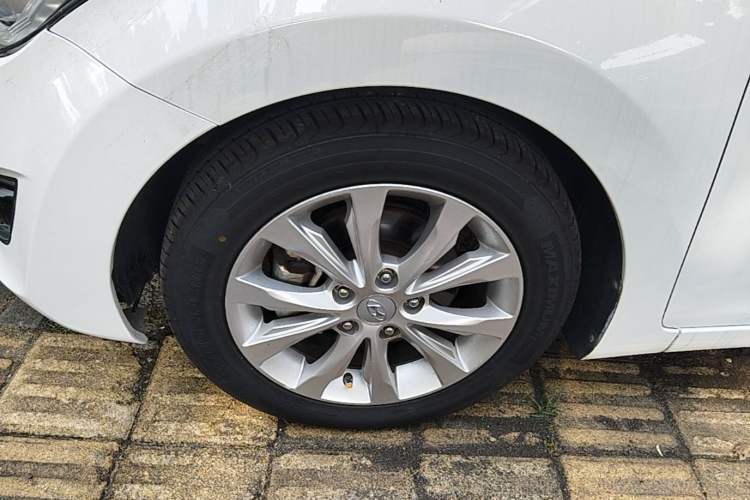 Used Hyundai Elantra (5th Generation / Langdong) 2016 1.6L Automatic Prestige Model Left Front Wheel Hub