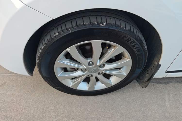 Used Hyundai Elantra (5th Generation / Langdong) 2016 1.6L Automatic Smart Version Left Front Wheel Hub