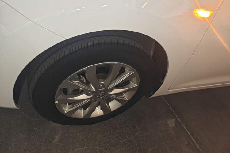 Used Hyundai Elantra (5th Generation / Langdong) 2016 1.6L Automatic Smart Version Left Front Wheel Hub