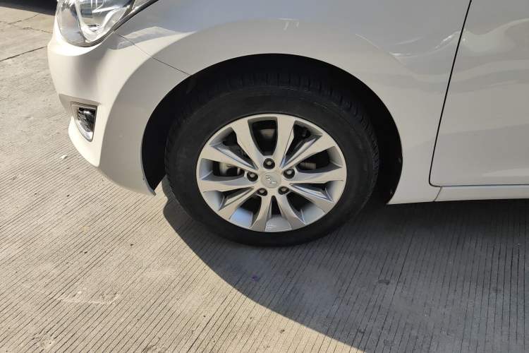 Used Hyundai Elantra (5th Generation / Langdong) 2016 1.6L Automatic Prestige Model Left Front Wheel Hub