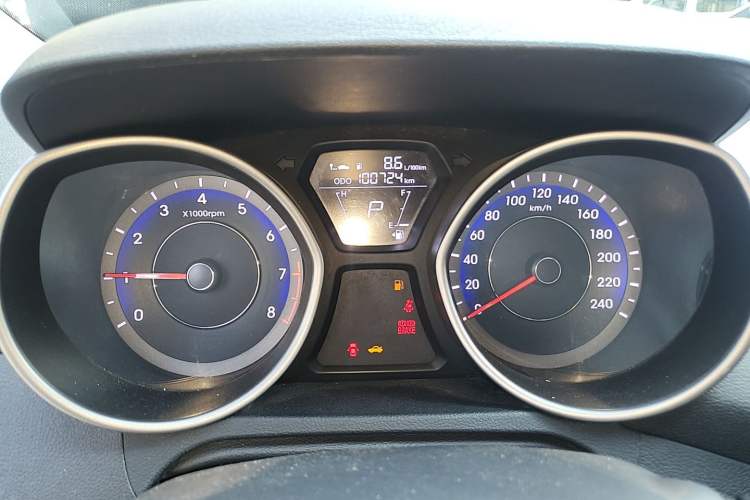 Used Hyundai Elantra (5th Generation / Langdong) 2016 1.6L Automatic Smart Version Odometer Close Up