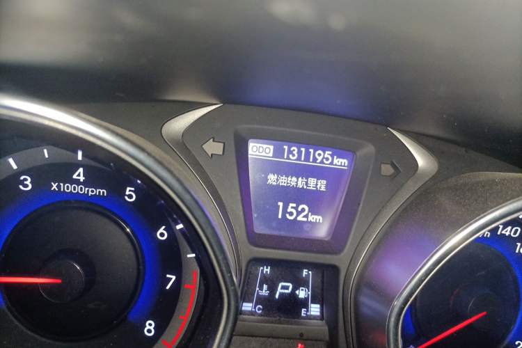 Used Hyundai Elantra (5th Generation / Langdong) 2016 1.6L Automatic Prestige Model Odometer Close Up