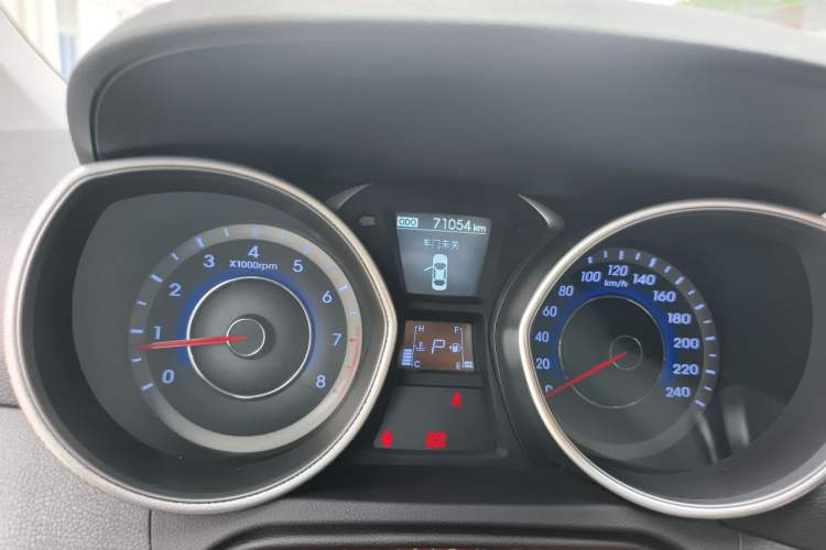 Used Hyundai Elantra (5th Generation / Langdong) 2016 1.6L Automatic Prestige Model Odometer Close Up