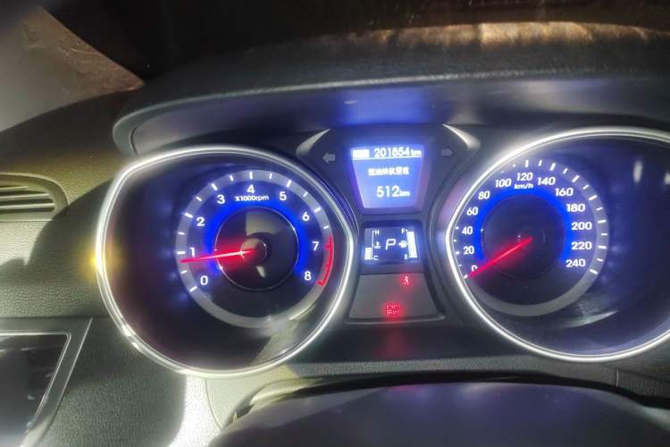Used Hyundai Elantra (5th Generation / Langdong) 2016 1.6L Automatic Prestige Model Odometer Close Up