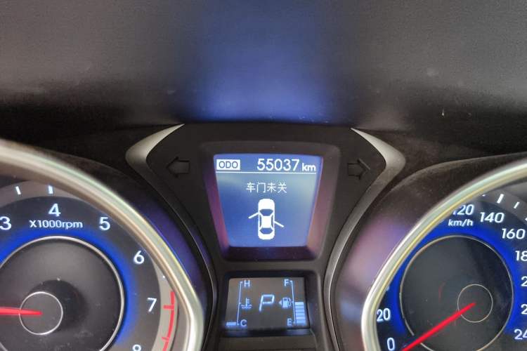 Used Hyundai Elantra (5th Generation / Langdong) 2016 1.6L Automatic Prestige Model Odometer Close Up