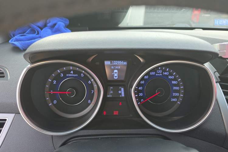 Used Hyundai Elantra (5th Generation / Langdong) 2016 1.6L Manual Luxury Model Odometer Close Up