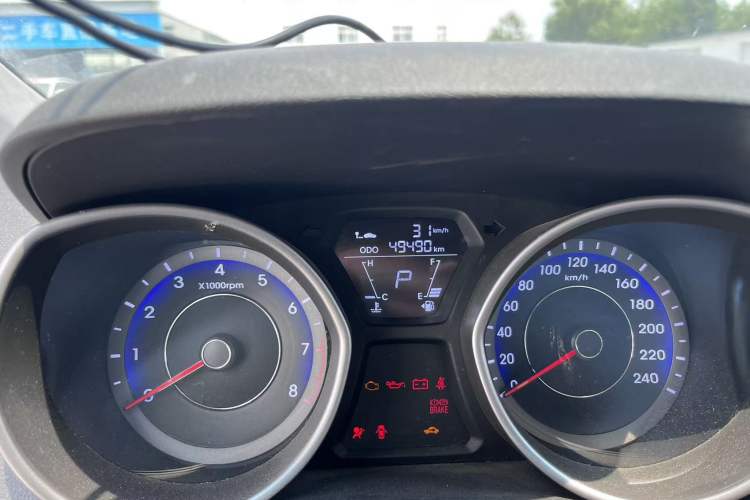 Used Hyundai Elantra (5th Generation / Langdong) 2016 1.6L Automatic Smart Version Odometer Close Up
