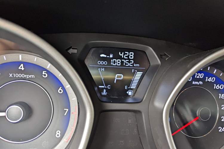Used Hyundai Elantra (5th Generation / Langdong) 2016 1.6L Automatic Smart Version Odometer Close Up