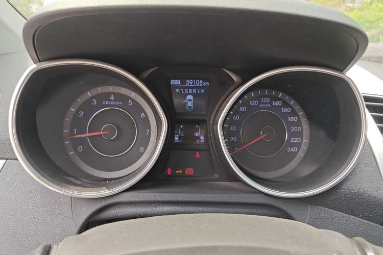 Used Hyundai Elantra (5th Generation / Langdong) 2016 1.6L Manual Luxury Model Odometer Close Up
