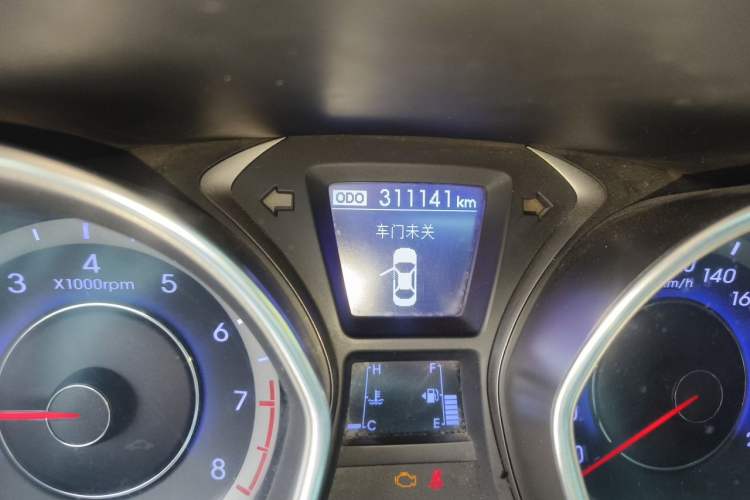 Used Hyundai Elantra (5th Generation / Langdong) 2016 1.6L Manual Luxury Model Odometer Close Up