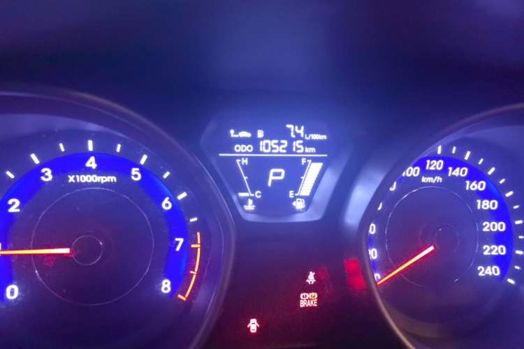 Used Hyundai Elantra (5th Generation / Langdong) 2016 1.6L Automatic Smart Version Odometer Close Up