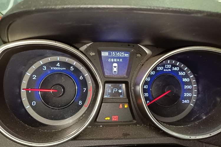 Used Hyundai Elantra (5th Generation / Langdong) 2016 1.6L Automatic Prestige Model Odometer Close Up