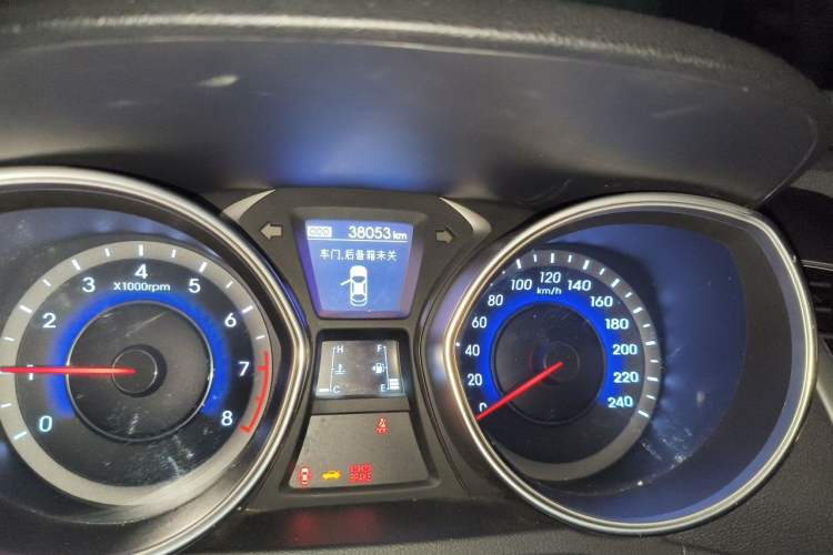 Used Hyundai Elantra (5th Generation / Langdong) 2016 1.6L Manual Luxury Model Odometer Close Up
