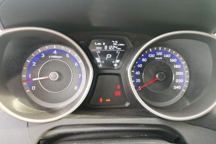 Used Hyundai Elantra (5th Generation / Langdong) 2016 1.6L Automatic Smart Version Odometer Close Up