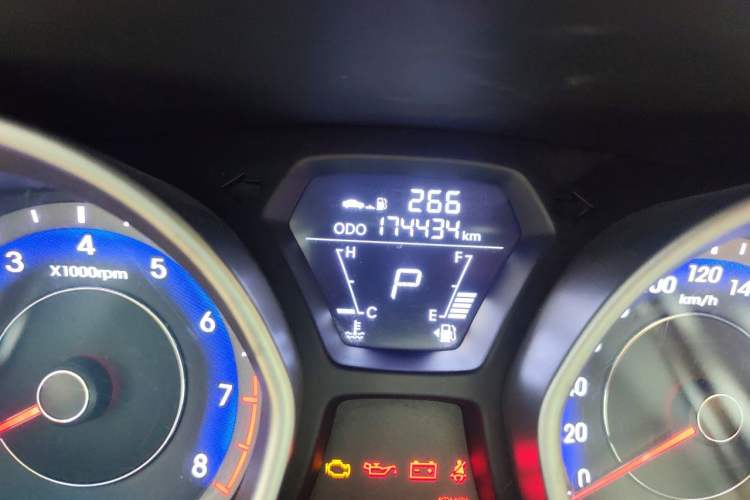 Used Hyundai Elantra (5th Generation / Langdong) 2016 1.6L Automatic Smart Version Odometer Close Up