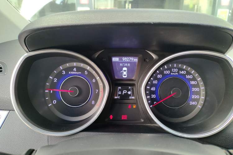 Used Hyundai Elantra (5th Generation / Langdong) 2016 1.6L Automatic Prestige Model Odometer Close Up