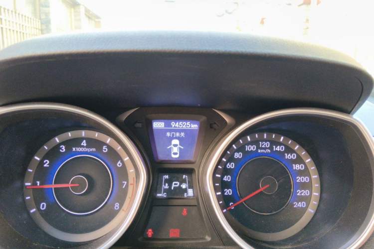 Used Hyundai Elantra (5th Generation / Langdong) 2016 1.6L Automatic Prestige Model Odometer Close Up