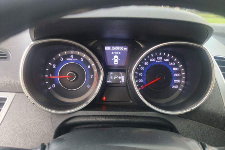 Used Hyundai Elantra (5th Generation / Langdong) 2016 1.6L Automatic Prestige Model Odometer Close Up