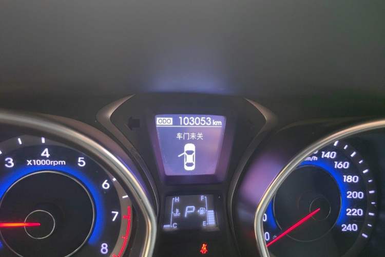 Used Hyundai Elantra (5th Generation / Langdong) 2016 1.6L Automatic Prestige Model Odometer Close Up