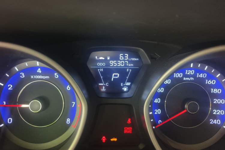 Used Hyundai Elantra (5th Generation / Langdong) 2016 1.6L Automatic Smart Version Odometer Close Up