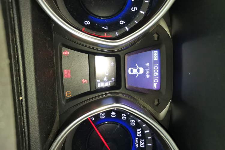 Used Hyundai Elantra (5th Generation / Langdong) 2016 1.6L Automatic Prestige Model Odometer Close Up