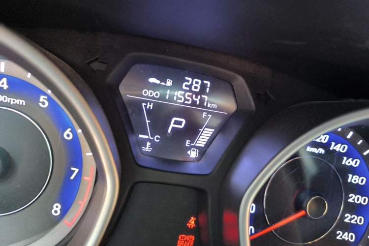 Used Hyundai Elantra (5th Generation / Langdong) 2016 1.6L Automatic Smart Version Odometer Close Up