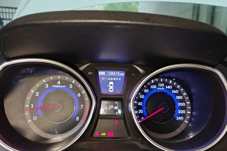 Used Hyundai Elantra (5th Generation / Langdong) 2016 1.6L Automatic Prestige Model Odometer Close Up