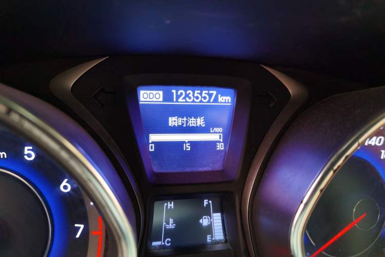 Used Hyundai Elantra (5th Generation / Langdong) 2016 1.6L Manual Luxury Model Odometer Close Up