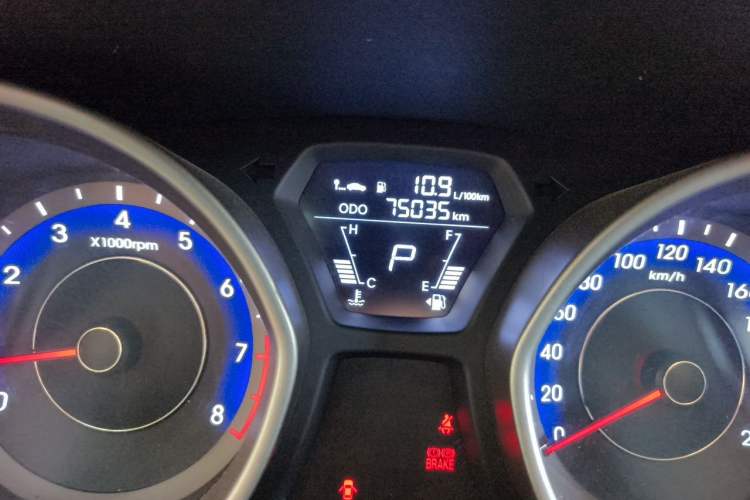 Used Hyundai Elantra (5th Generation / Langdong) 2016 1.6L Automatic Smart Version Odometer Close Up