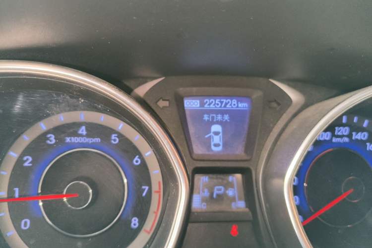 Used Hyundai Elantra (5th Generation / Langdong) 2016 1.6L Automatic Prestige Model Odometer Close Up
