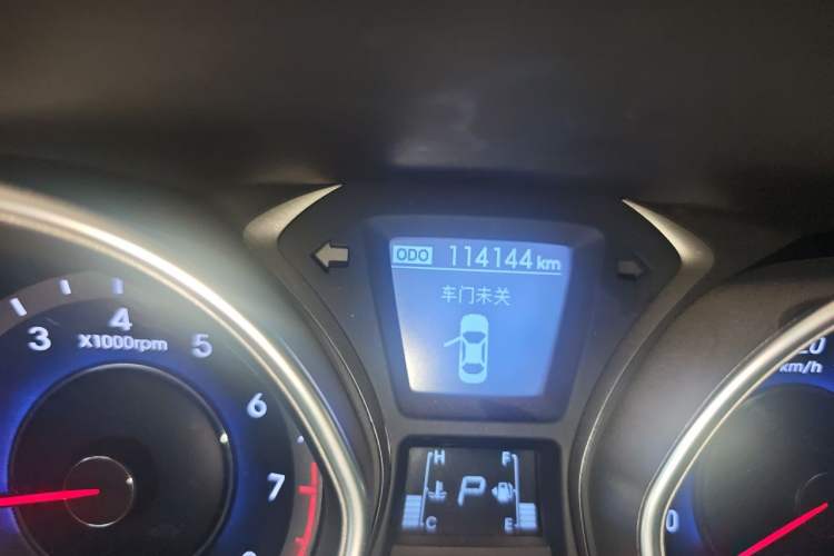 Used Hyundai Elantra (5th Generation / Langdong) 2016 1.6L Automatic Prestige Model Odometer Close Up