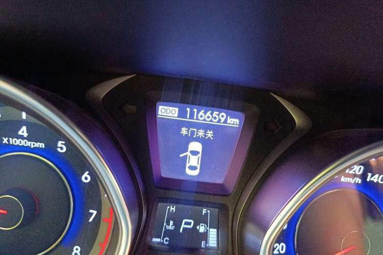 Used Hyundai Elantra (5th Generation / Langdong) 2016 1.6L Automatic Prestige Model Odometer Close Up