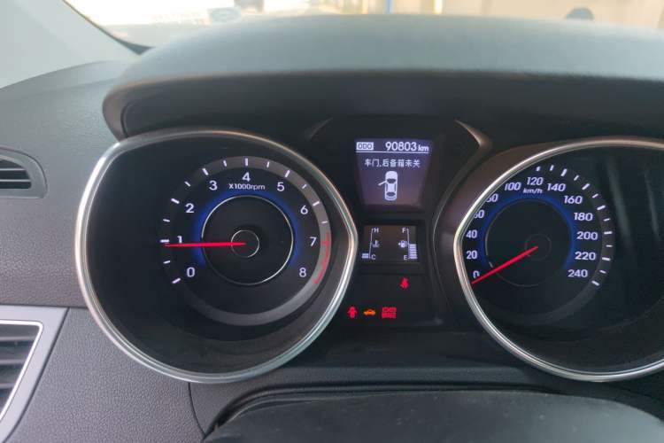 Used Hyundai Elantra (5th Generation / Langdong) 2016 1.6L Manual Luxury Model Odometer Close Up
