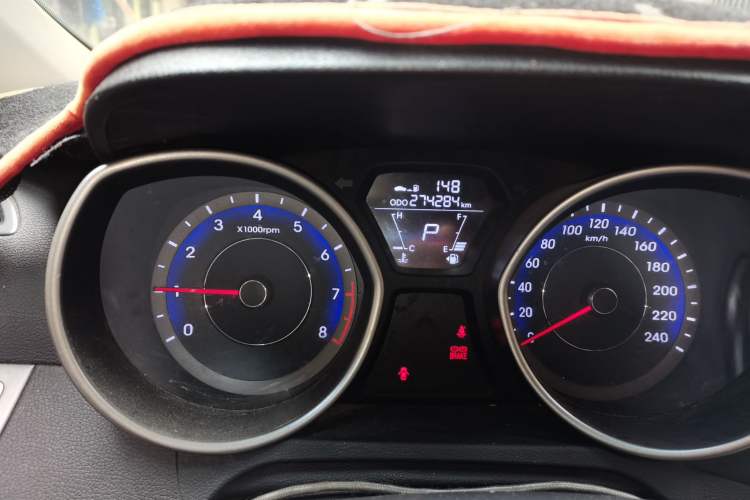 Used Hyundai Elantra (5th Generation / Langdong) 2016 1.6L Automatic Smart Version Odometer Close Up