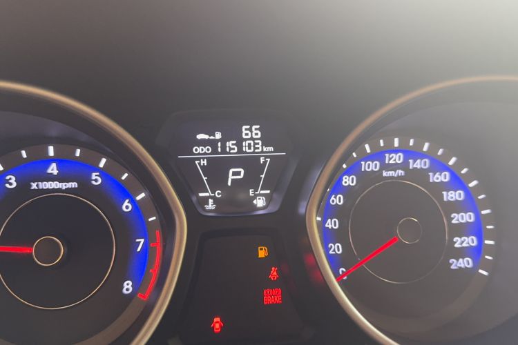 Used Hyundai Elantra (5th Generation / Langdong) 2016 1.6L Automatic Smart Version Odometer Close Up