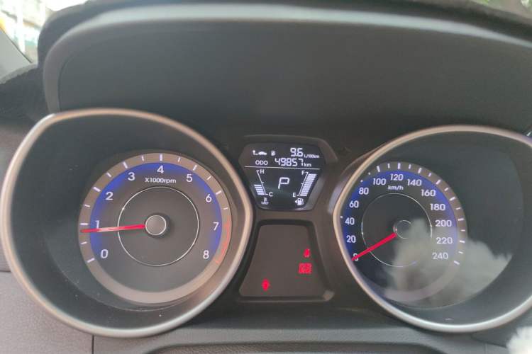 Used Hyundai Elantra (5th Generation / Langdong) 2016 1.6L Automatic Smart Version Odometer Close Up