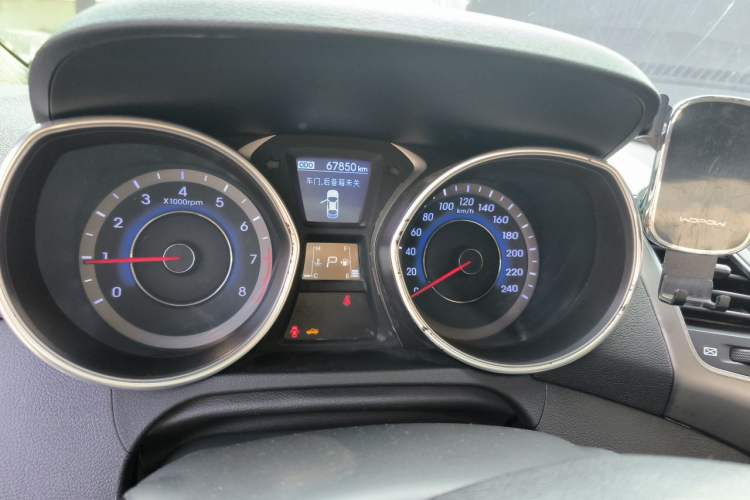 Used Hyundai Elantra (5th Generation / Langdong) 2016 1.6L Automatic Prestige Model Odometer Close Up