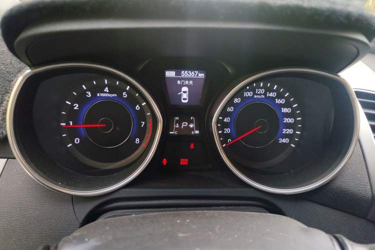 Used Hyundai Elantra (5th Generation / Langdong) 2016 1.6L Automatic Prestige Model Odometer Close Up