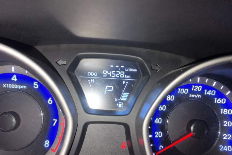 Used Hyundai Elantra (5th Generation / Langdong) 2016 1.6L Automatic Smart Version Odometer Close Up