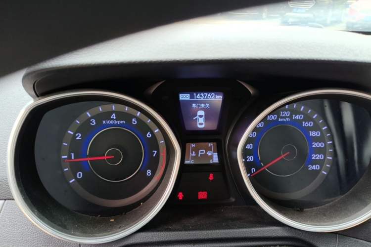 Used Hyundai Elantra (5th Generation / Langdong) 2016 1.6L Automatic Prestige Model Odometer Close Up